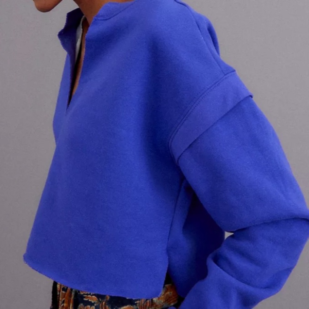 Cropped Sweatshirt - Picture 3 of 3